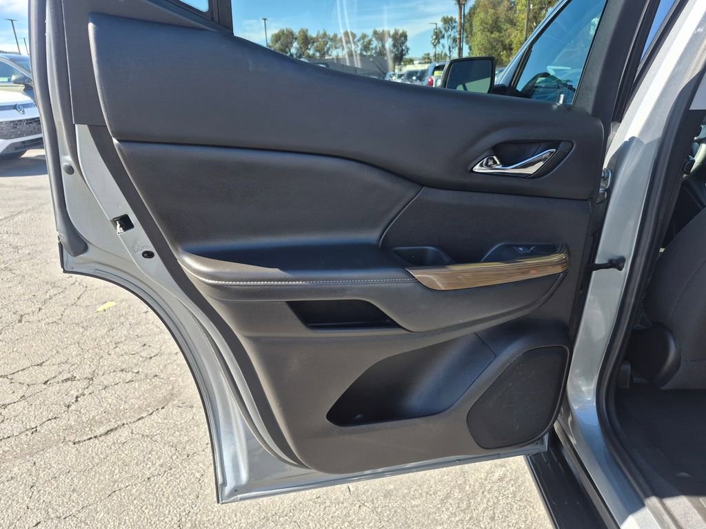 Used 2023 GMC Acadia SLE w/ Driver Convenience Package image 21