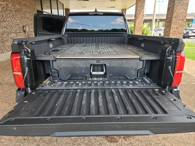 Used 2025 Toyota Tacoma SR5 AWD/4WD image 21