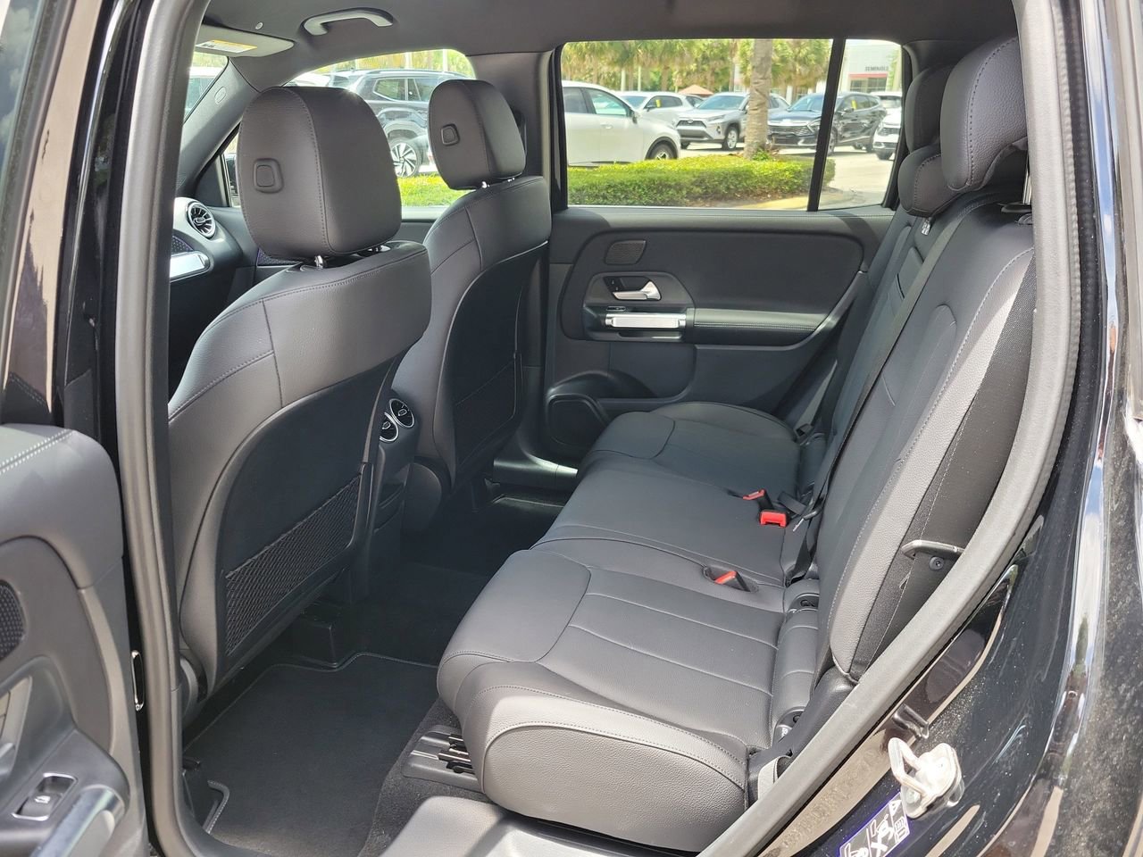 Used 2025 Mercedes-Benz GLB 250 image 10