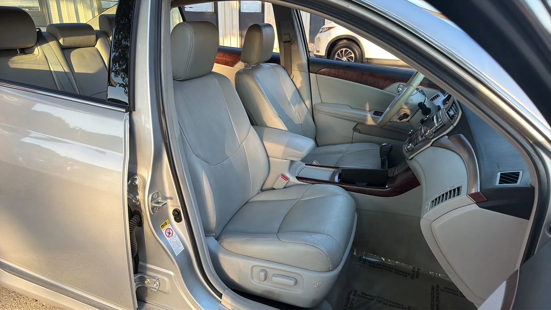 Used 2011 Toyota Avalon FWD image 29