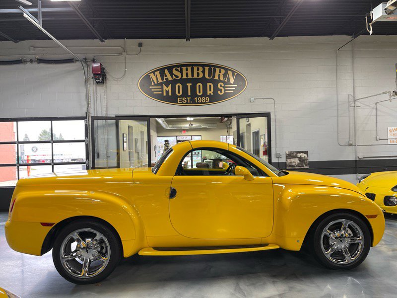 Used 2006 Chevrolet SSR w/ Preferred Equipment Group image 9