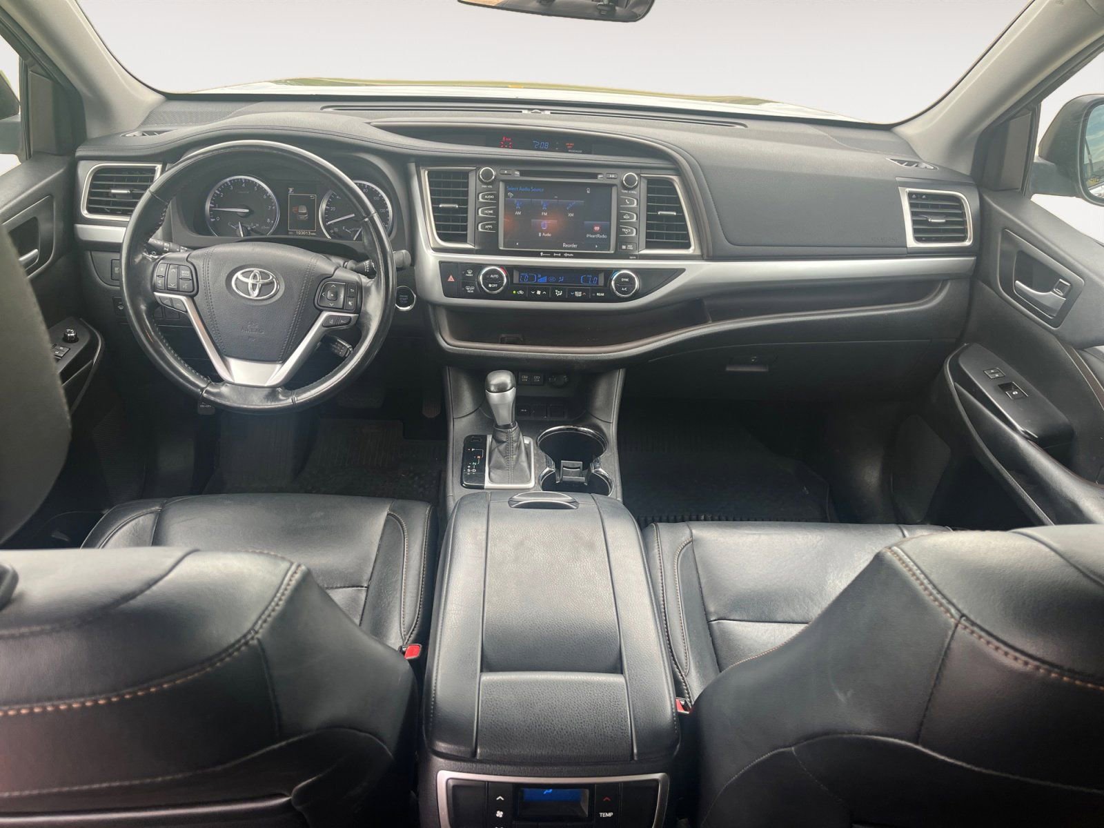 Used 2018 Toyota Highlander XLE image 10