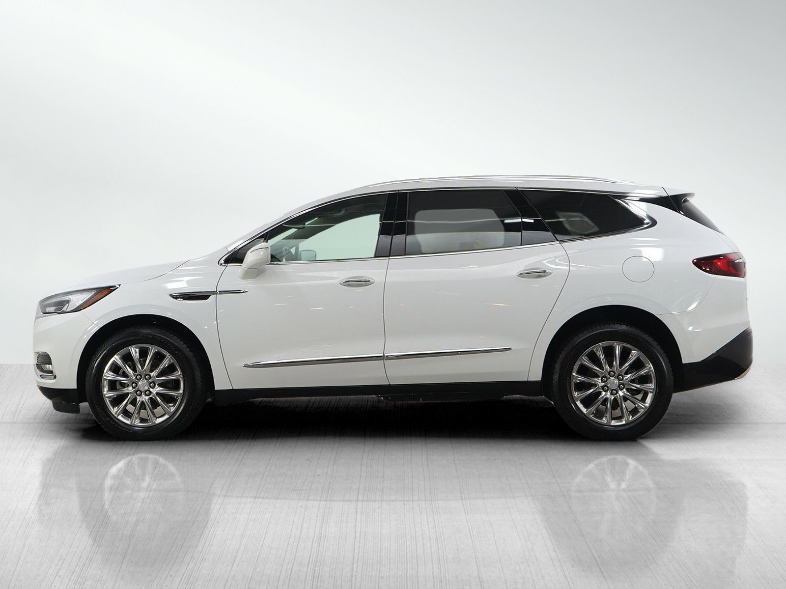 Used 2018 Buick Enclave Essence w/ Trailering Package AWD/4WD image 2