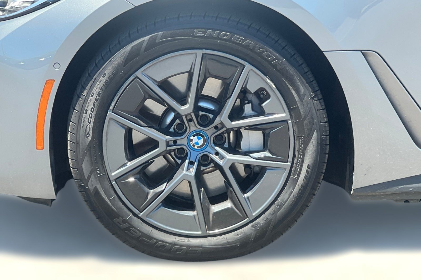 Used 2023 BMW i4 eDrive35 RWD image 11