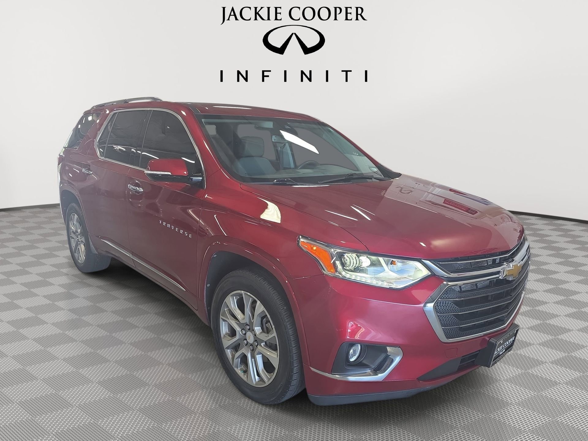 Used 2020 Chevrolet Traverse Premier FWD image 3