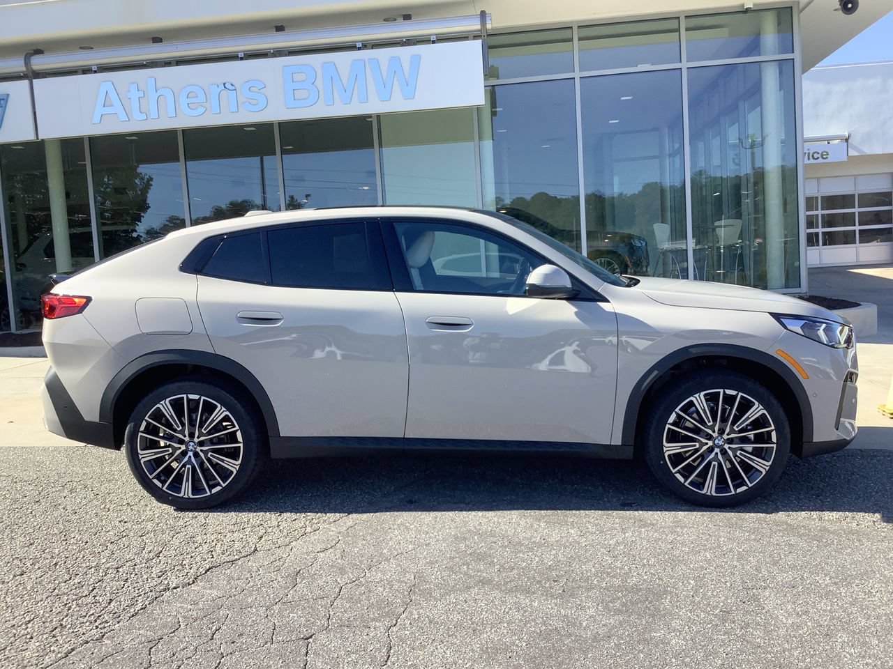 New 2027 BMW X2 xDrive28i w/ Technology Package AWD/4WD image 9