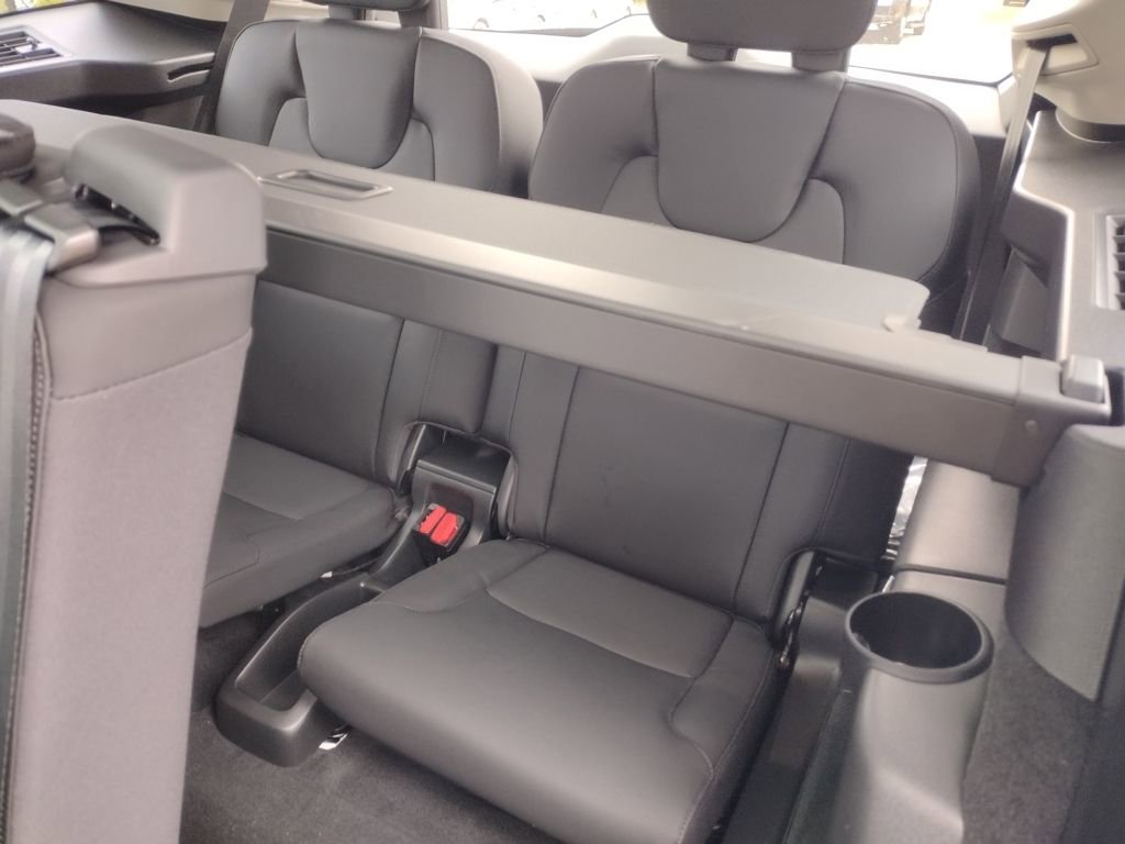 New 2026 Volvo XC90 B6 Plus w/ Protection Package image 17