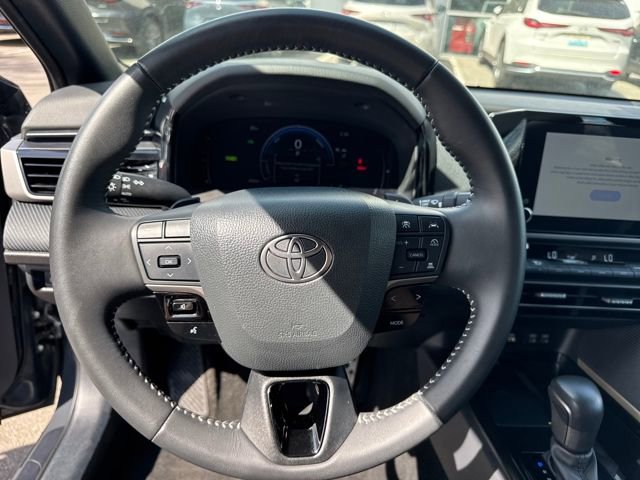 Used 2025 Toyota Camry SE image 18