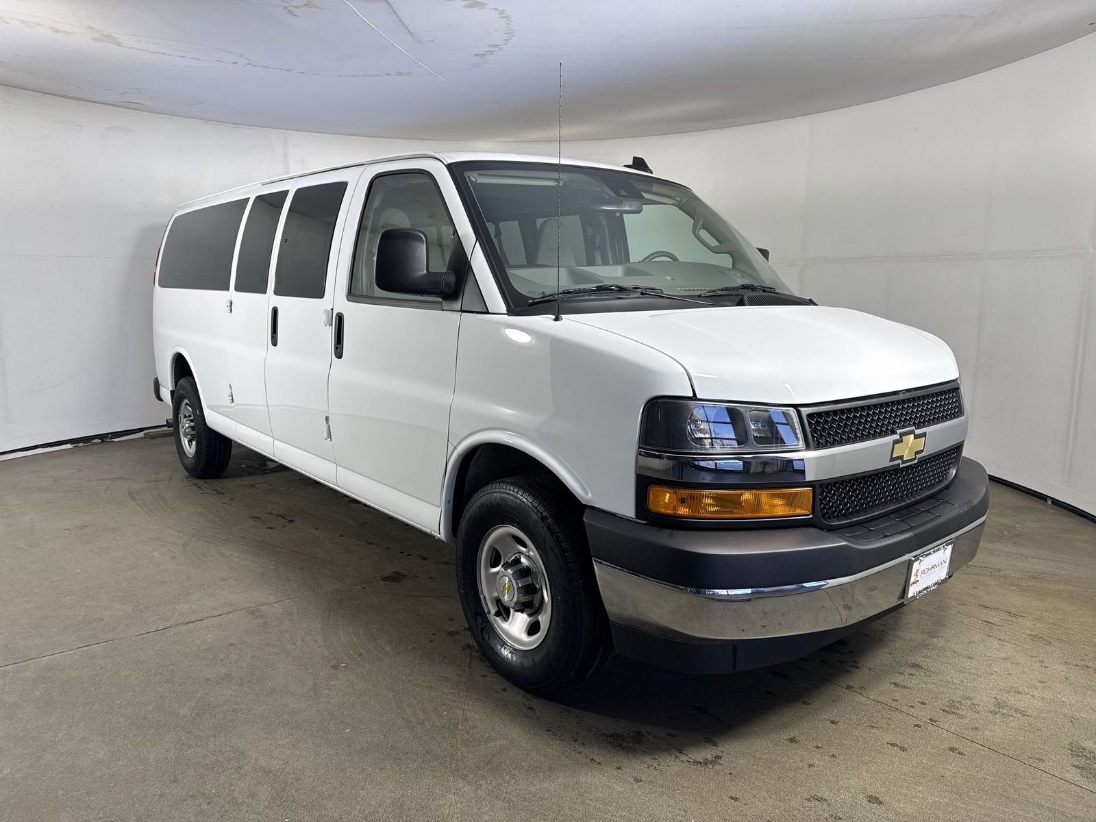 Used 2024 Chevrolet Express 3500 LT w/ LT Preferred Equipment Group image 3