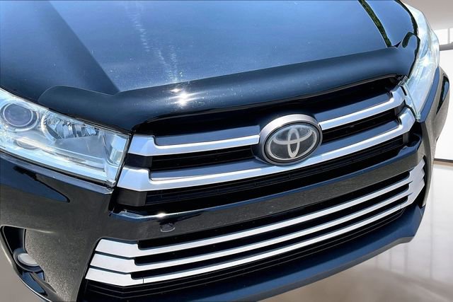 Used 2019 Toyota Highlander XLE FWD image 28