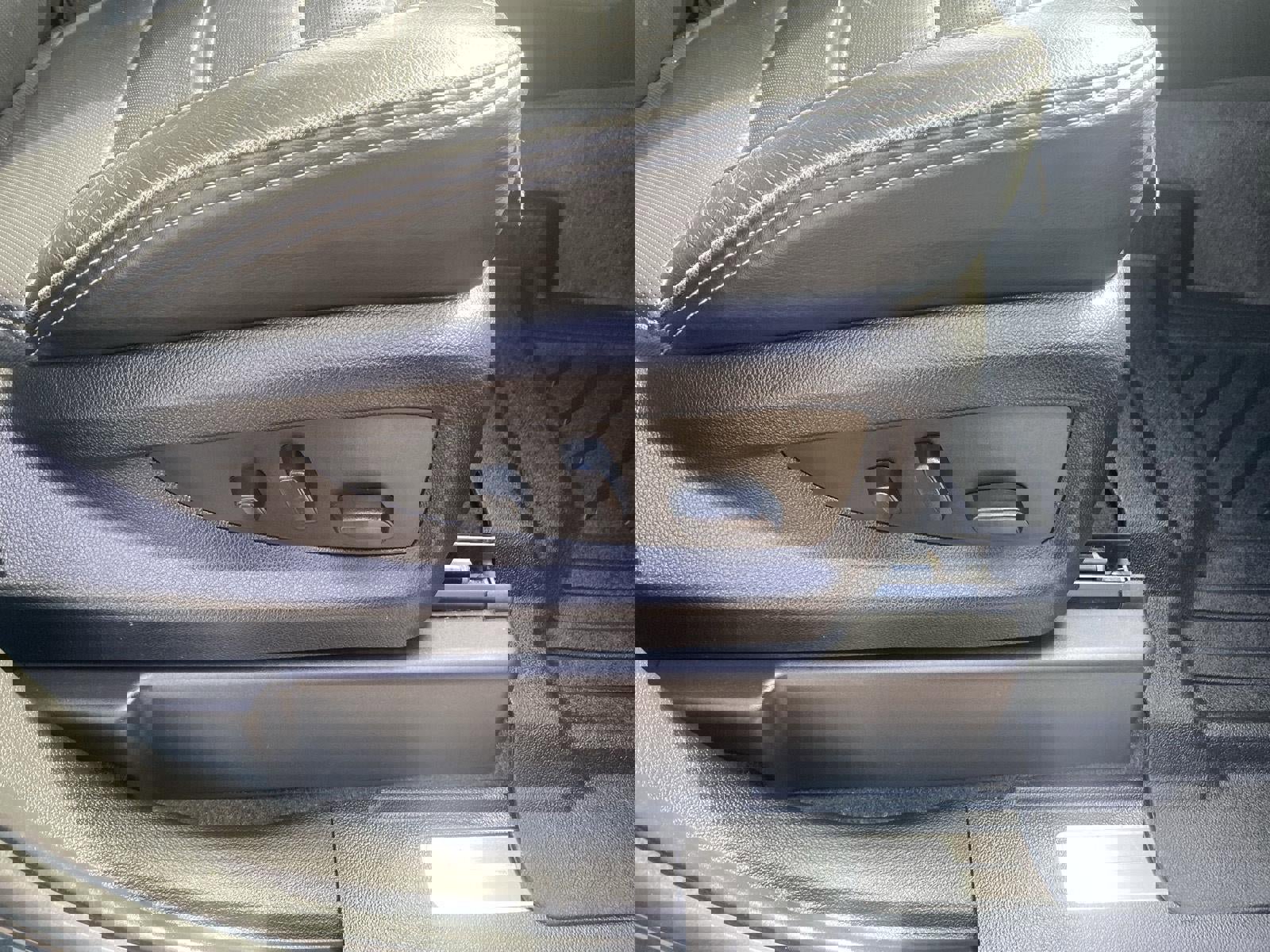 Used 2020 GMC Yukon Denali w/ Denali Premium Package image 40