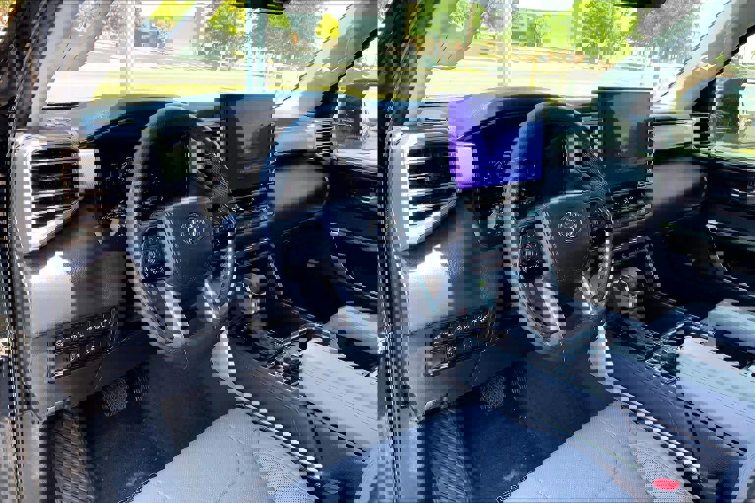 Used 2024 Toyota Tundra Limited w/ Power Package AWD/4WD image 18