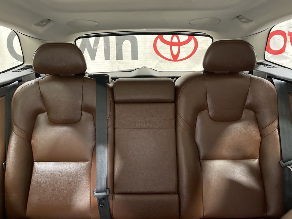 Used 2019 Volvo XC60 T6 Momentum w/ Multimedia Package image 20