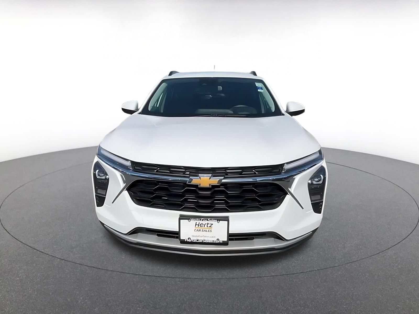 Used 2025 Chevrolet Trax LT FWD image 4