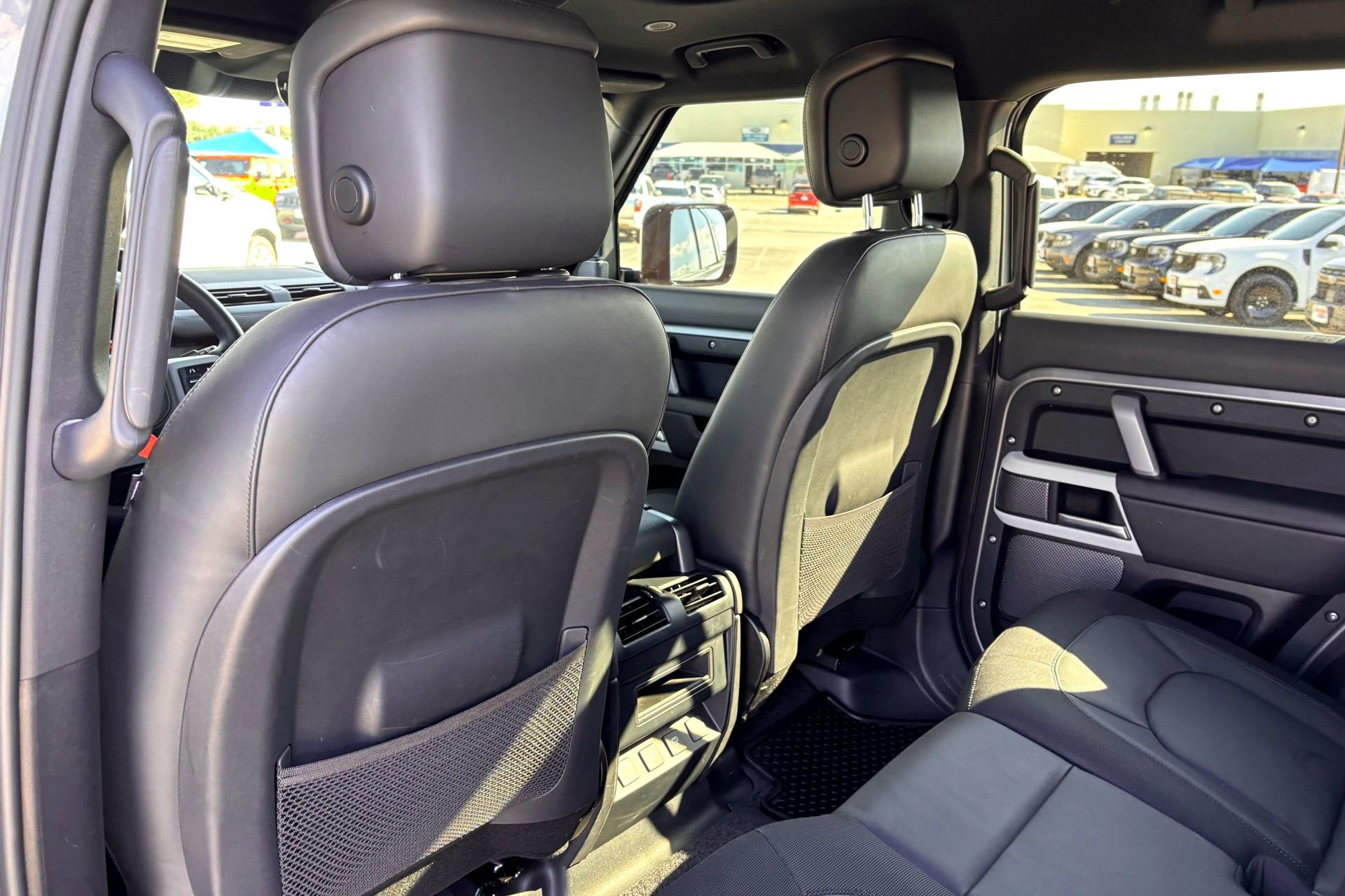 Used 2024 Land Rover Defender 110 X-Dynamic SE image 26
