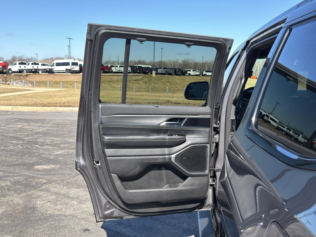 Used 2024 Jeep Wagoneer Series II w/ Convenience Group I image 40