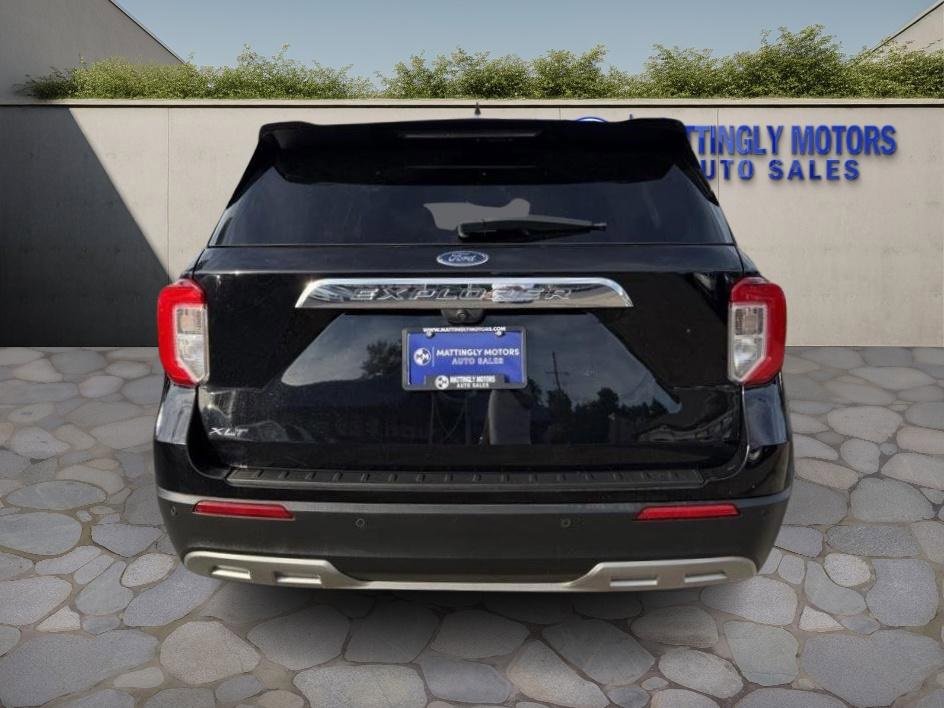 Used 2022 Ford Explorer XLT w/ Equipment Group 202A image 4