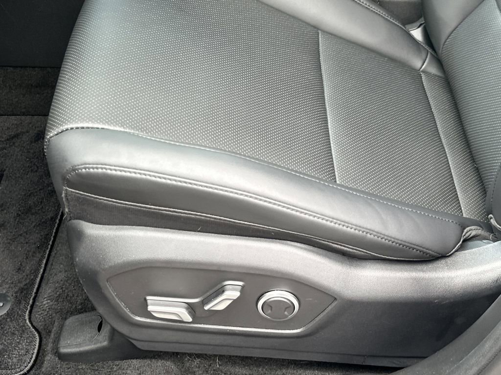 Used 2025 Hyundai Santa Fe SEL FWD image 12