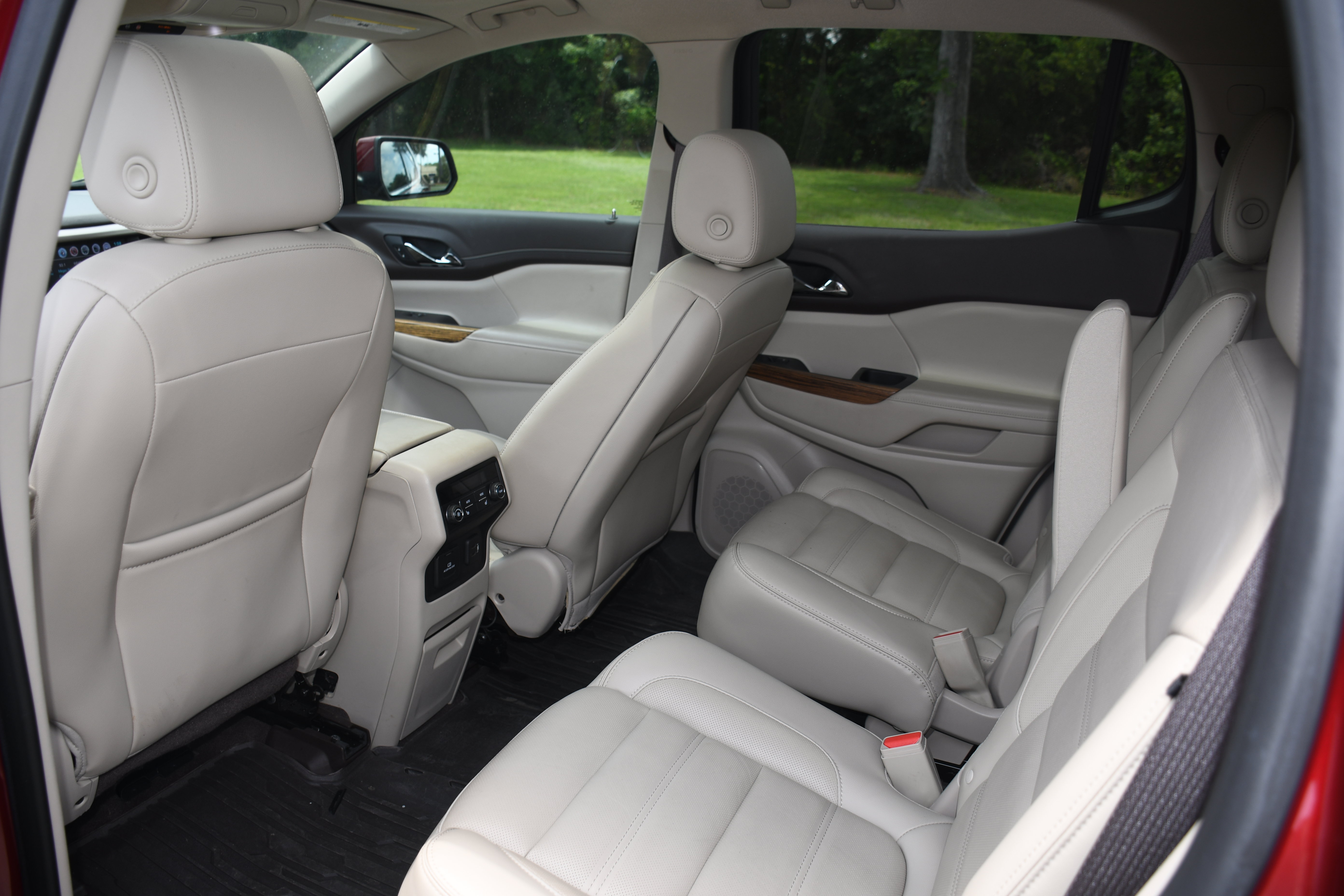 Used 2019 GMC Acadia Denali w/ Technology Package FWD image 17