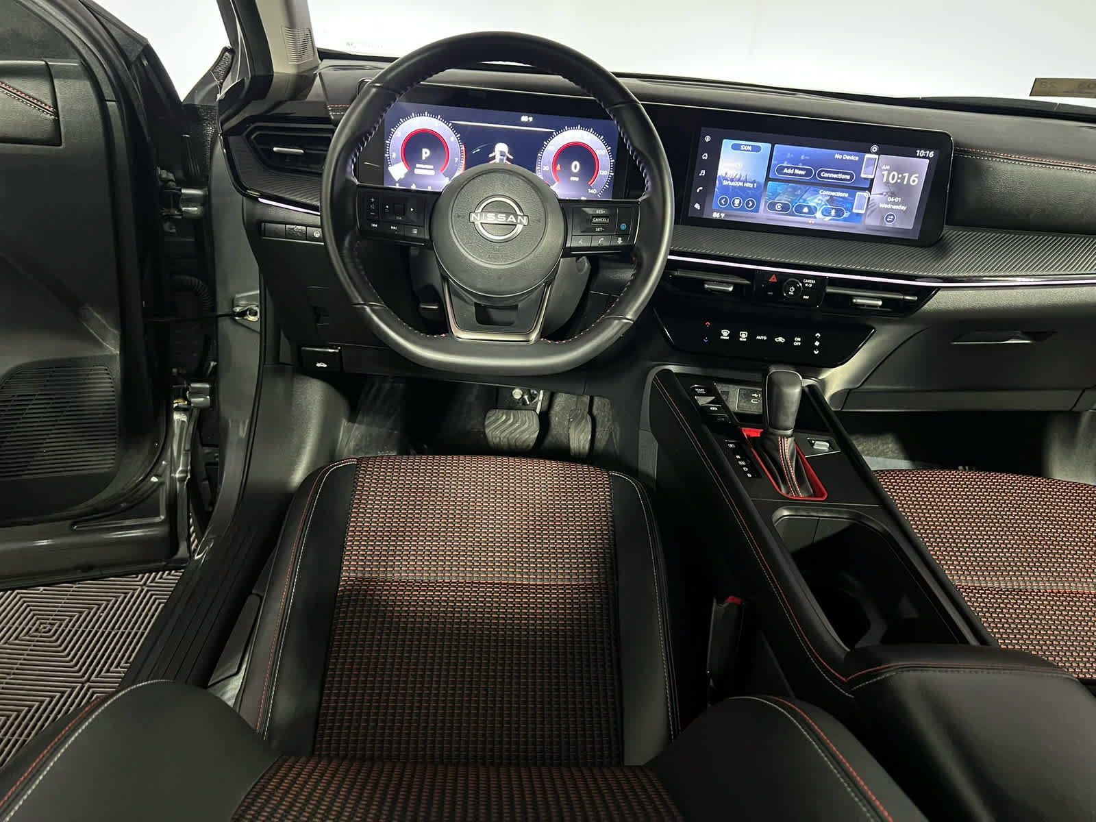 Used 2025 Nissan Kicks SR FWD image 14