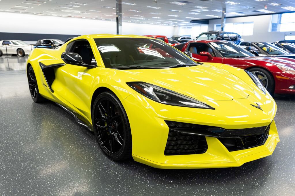 Used 2023 Chevrolet Corvette Z06 w/ Stealth Interior Trim Package RWD image 3