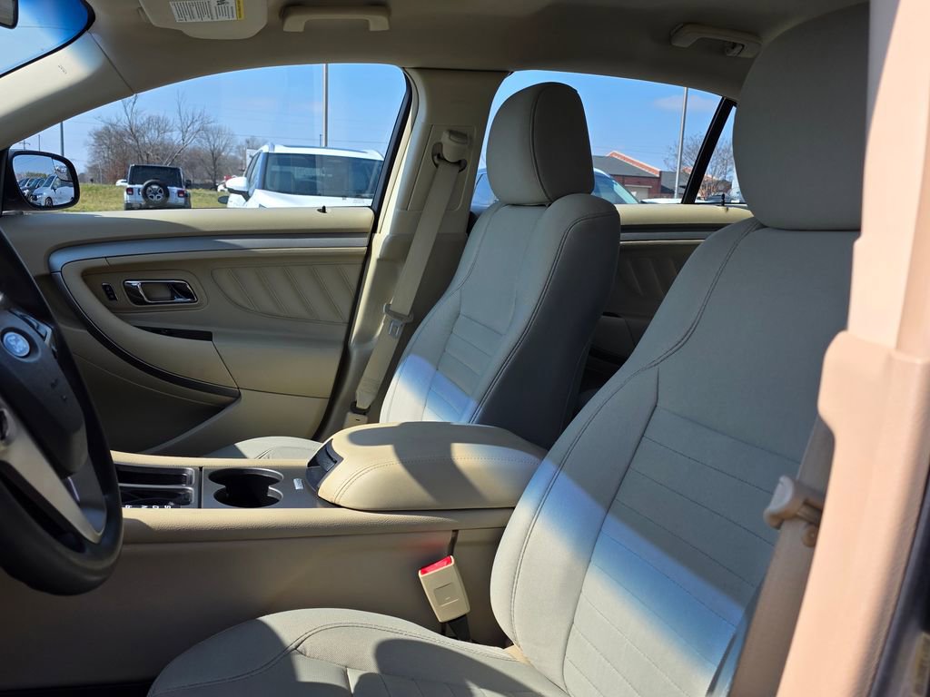Used 2018 Ford Taurus SE image 10