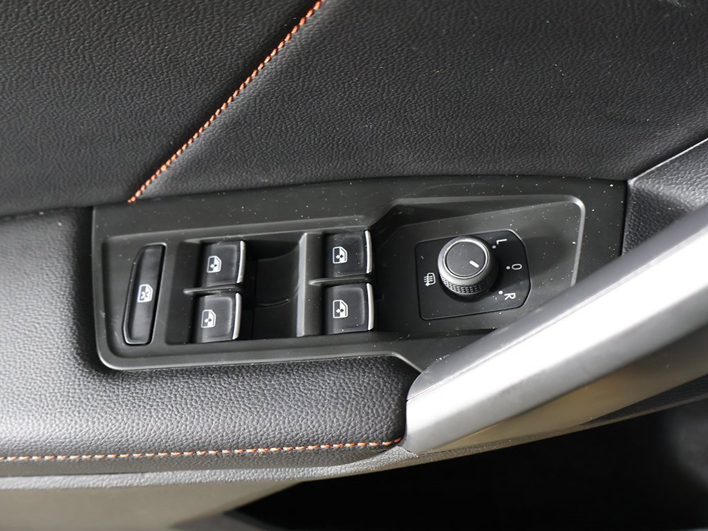 Used 2024 Volkswagen Tiguan SE image 37