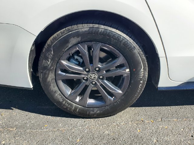Used 2026 Toyota Sienna XSE AWD/4WD image 5
