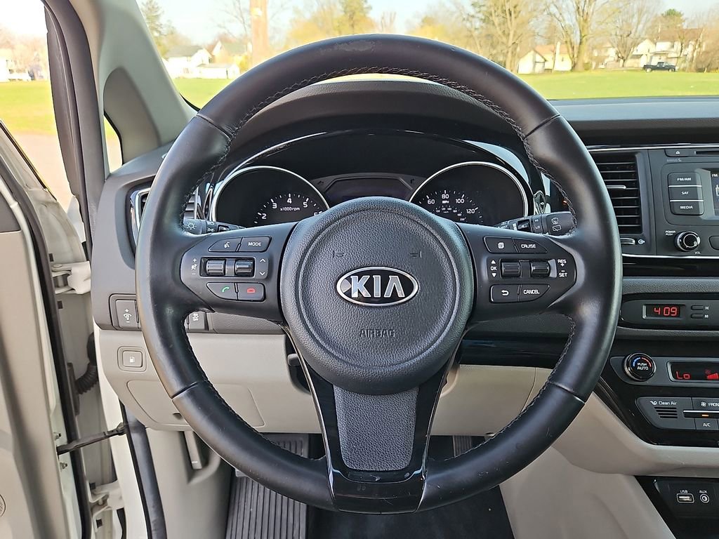 Used 2015 Kia Sedona EX image 22