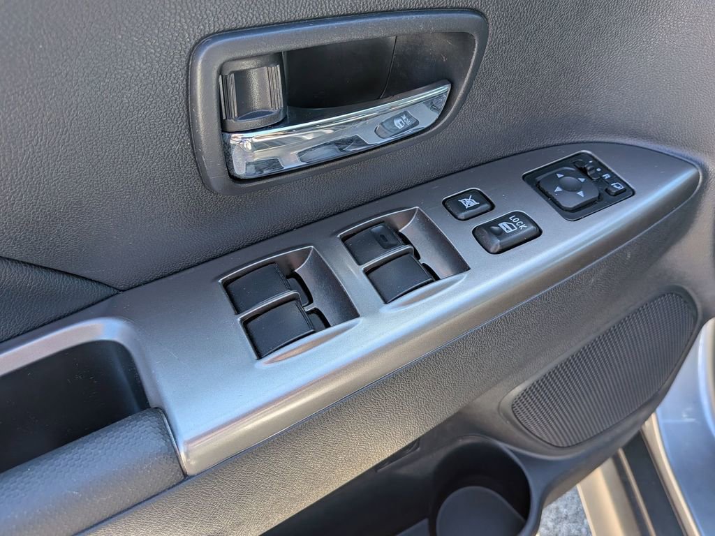 Used 2025 Mitsubishi Outlander Sport SE AWD/4WD image 14
