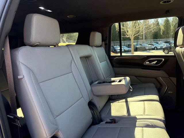 Used 2023 Chevrolet Suburban LT w/ Luxury Package image 41