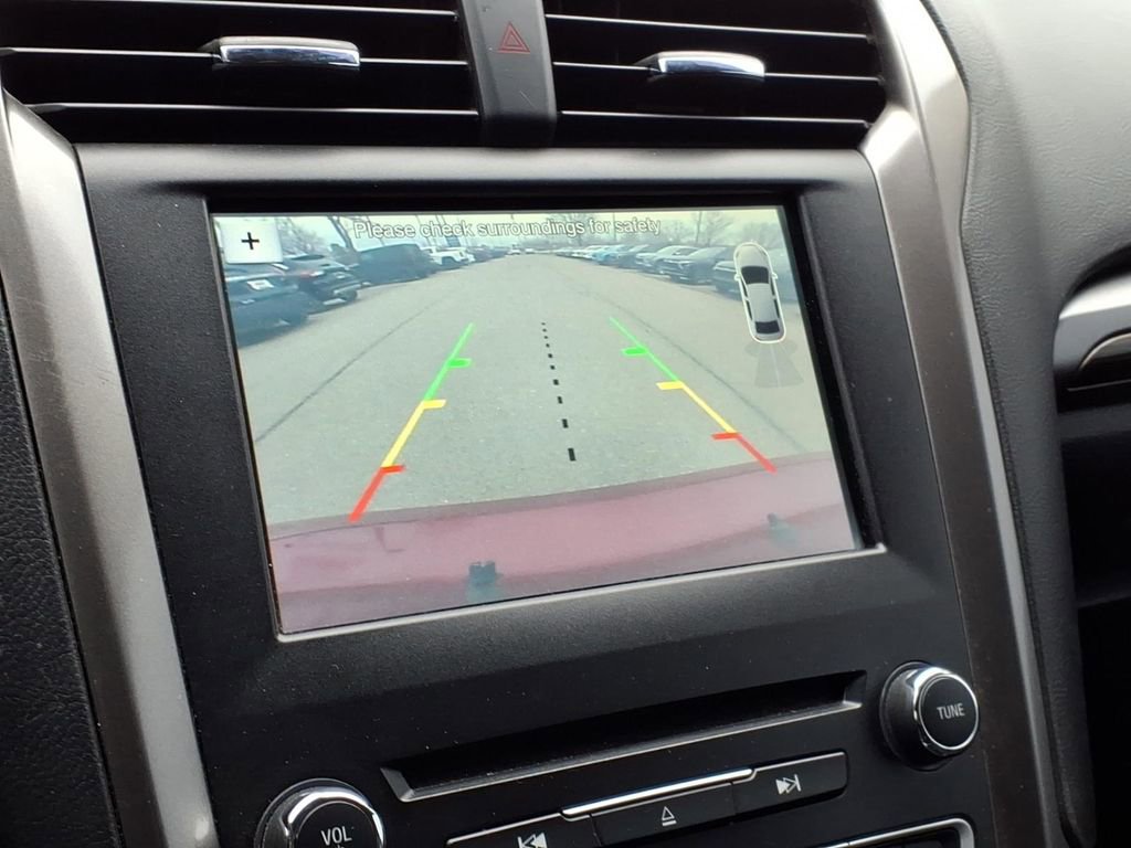 Used 2018 Ford Fusion SE w/ Fusion SE Technology Package image 18