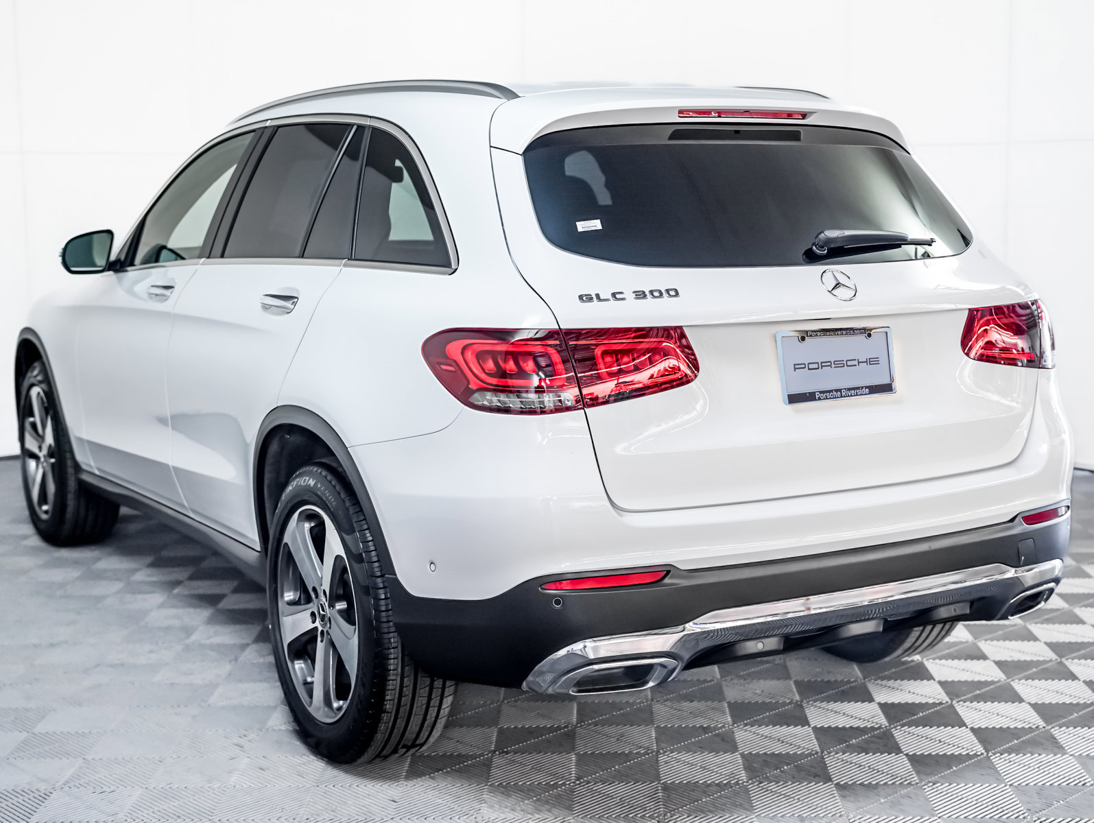 Used 2022 Mercedes-Benz GLC 300 image 2