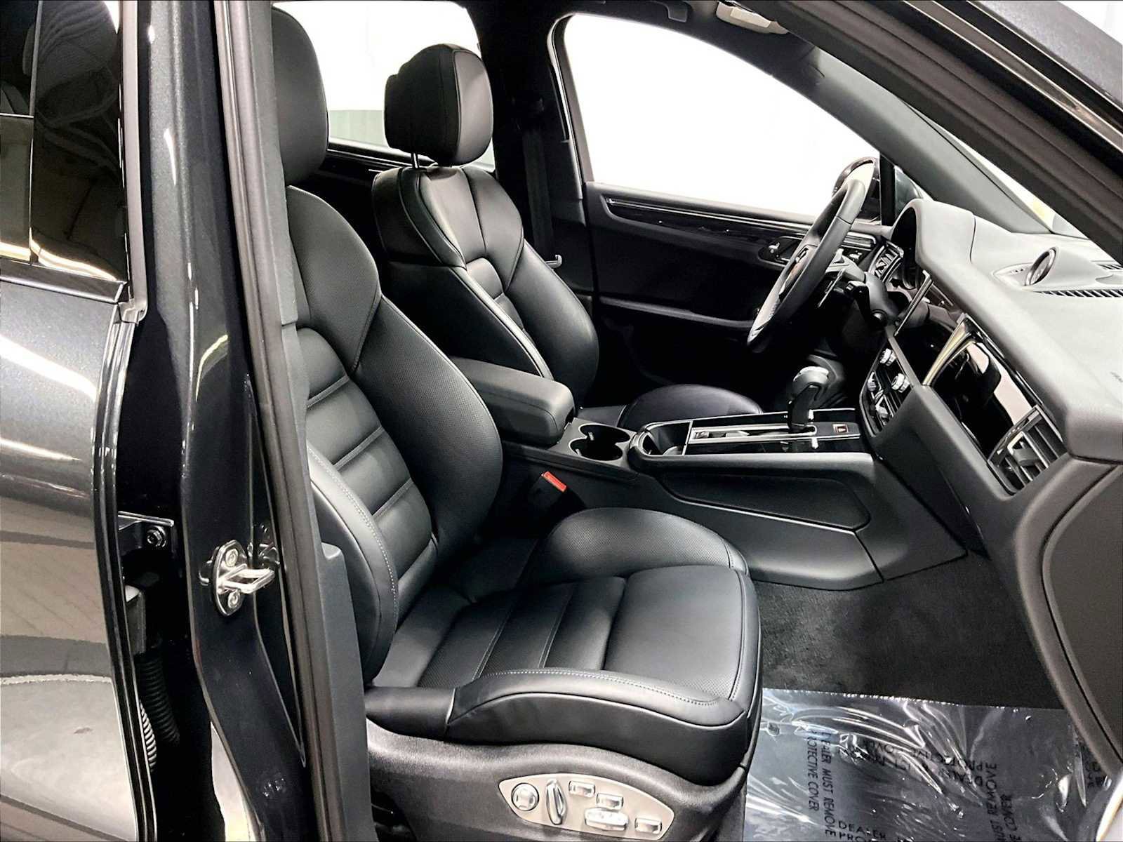Used 2025 Porsche Macan image 30
