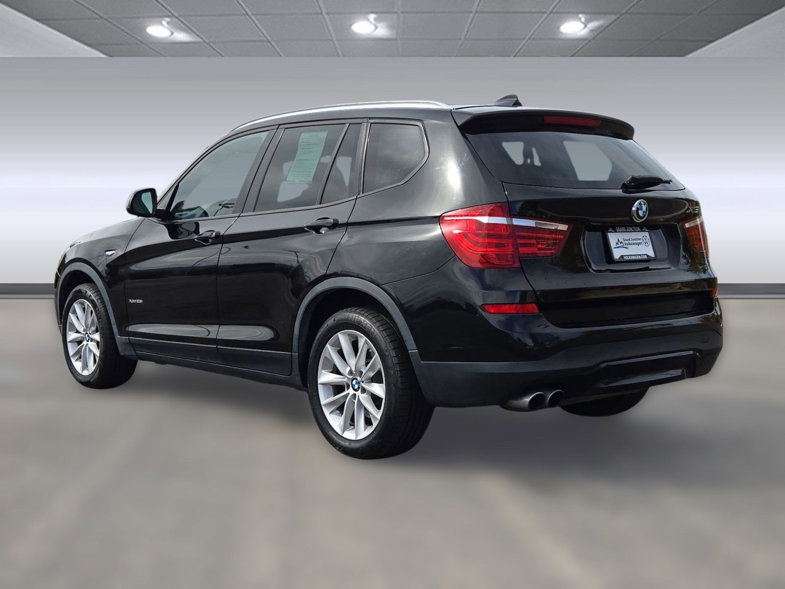 Used 2017 BMW X3 xDrive28i image 3