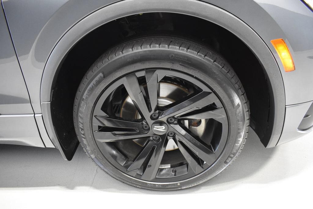 Used 2023 Volkswagen Tiguan SE R-Line FWD image 10