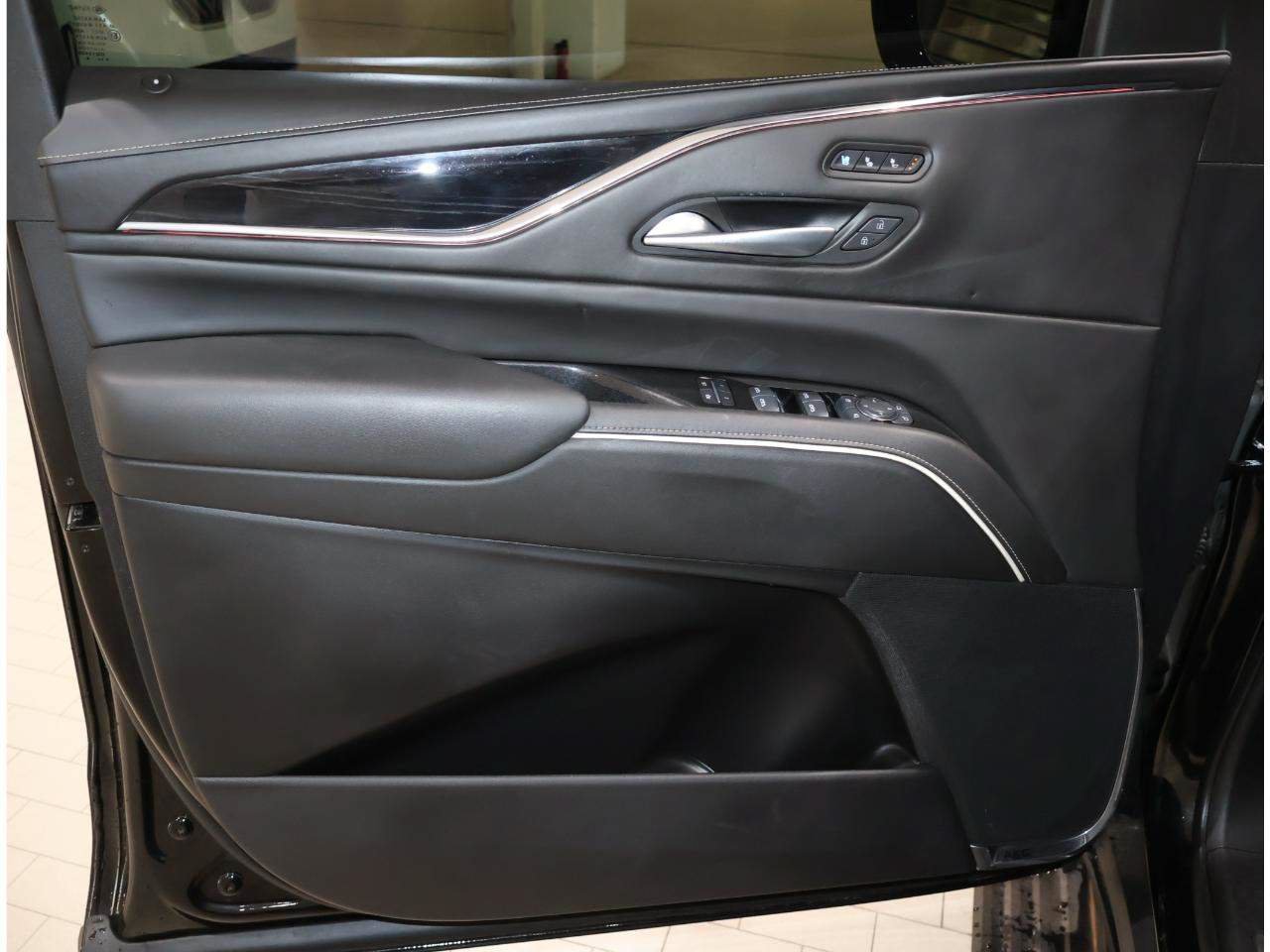 Used 2024 Cadillac Escalade ESV V w/ LPO, ONYX Package AWD/4WD image 8