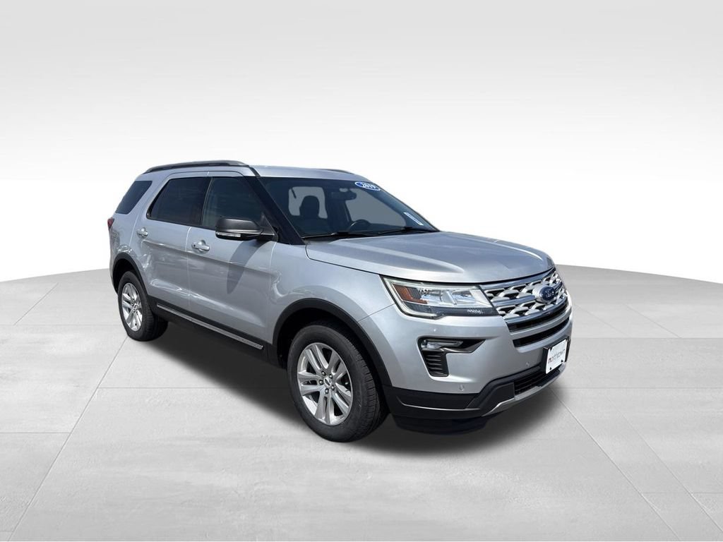 Used 2019 Ford Explorer XLT w/ Equipment Group 202A AWD/4WD image 3