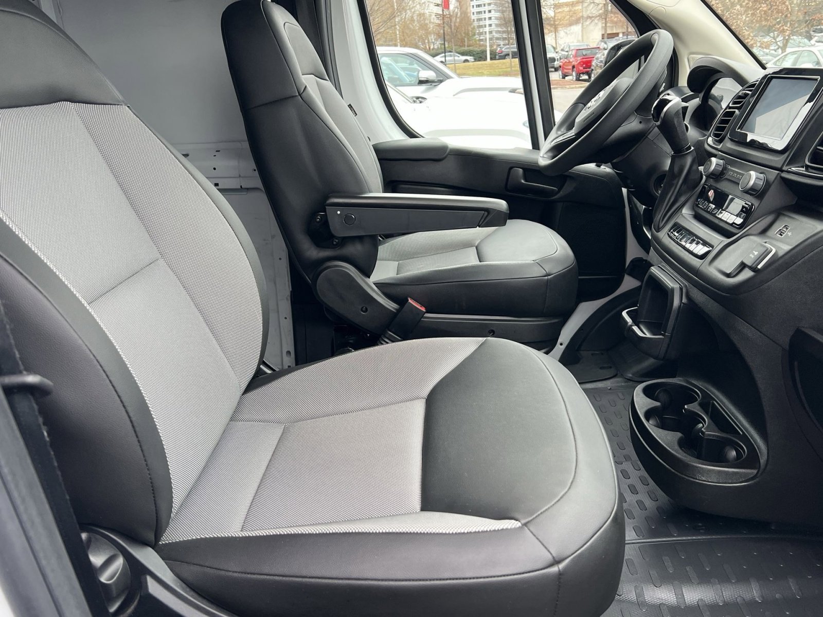 Used 2024 RAM ProMaster 2500 w/ Convenience Group image 25