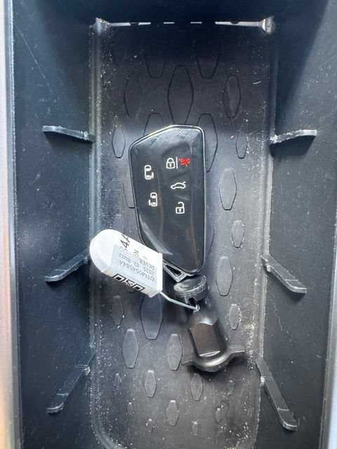 Used 2025 Volkswagen ID. Buzz Pro S RWD image 25