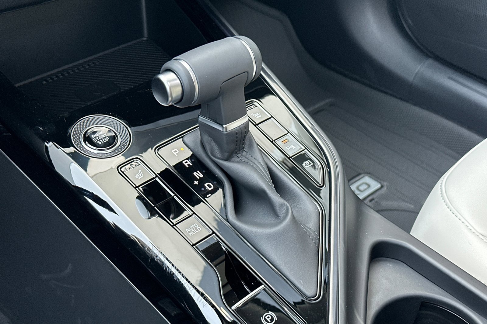 New 2025 Kia Niro EX Touring image 18