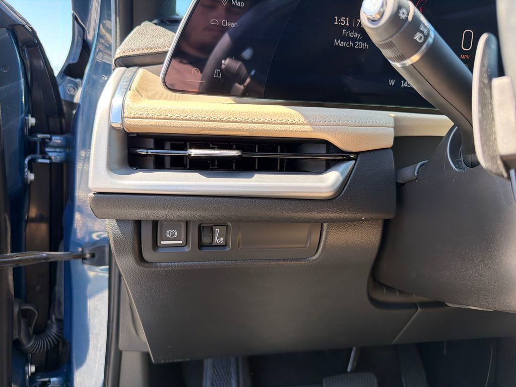 Used 2024 Cadillac XT4 Luxury image 32