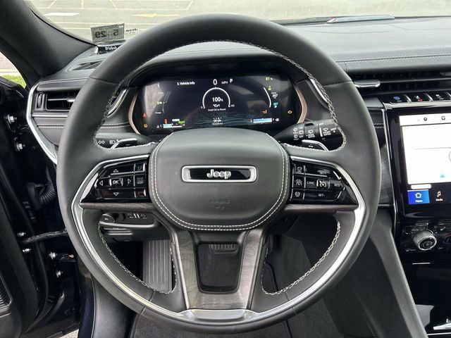 Used 2023 Jeep Grand Cherokee Overland w/ Luxury Tech Group IV image 18