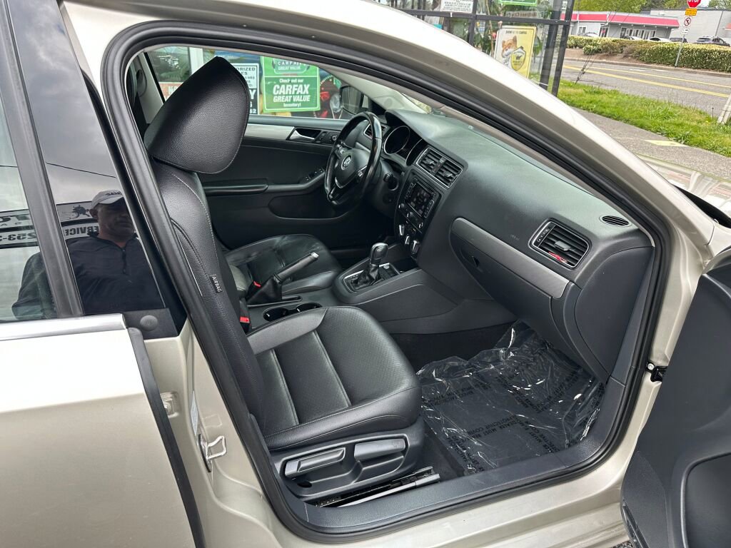 Used 2015 Volkswagen Jetta SE FWD image 14