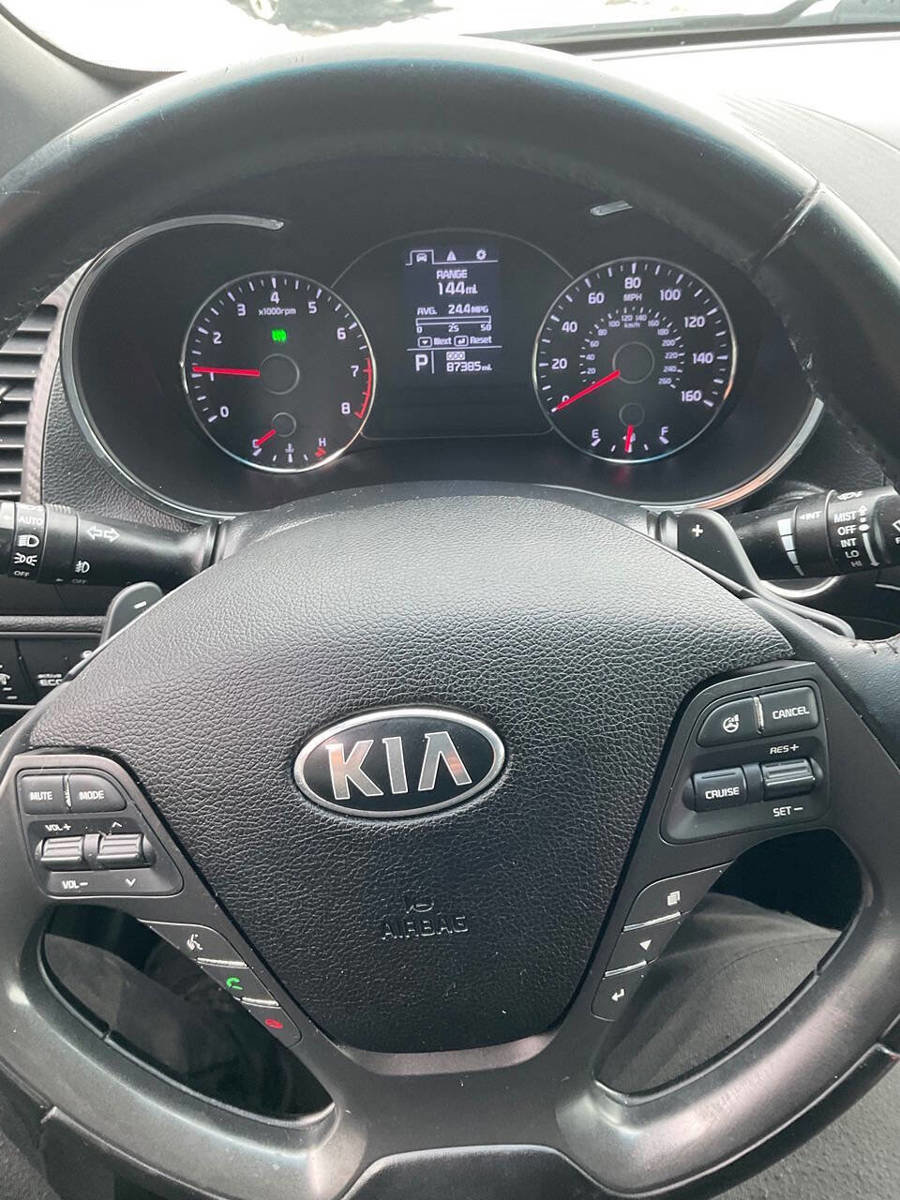 Used 2015 Kia Forte Koup SX image 12