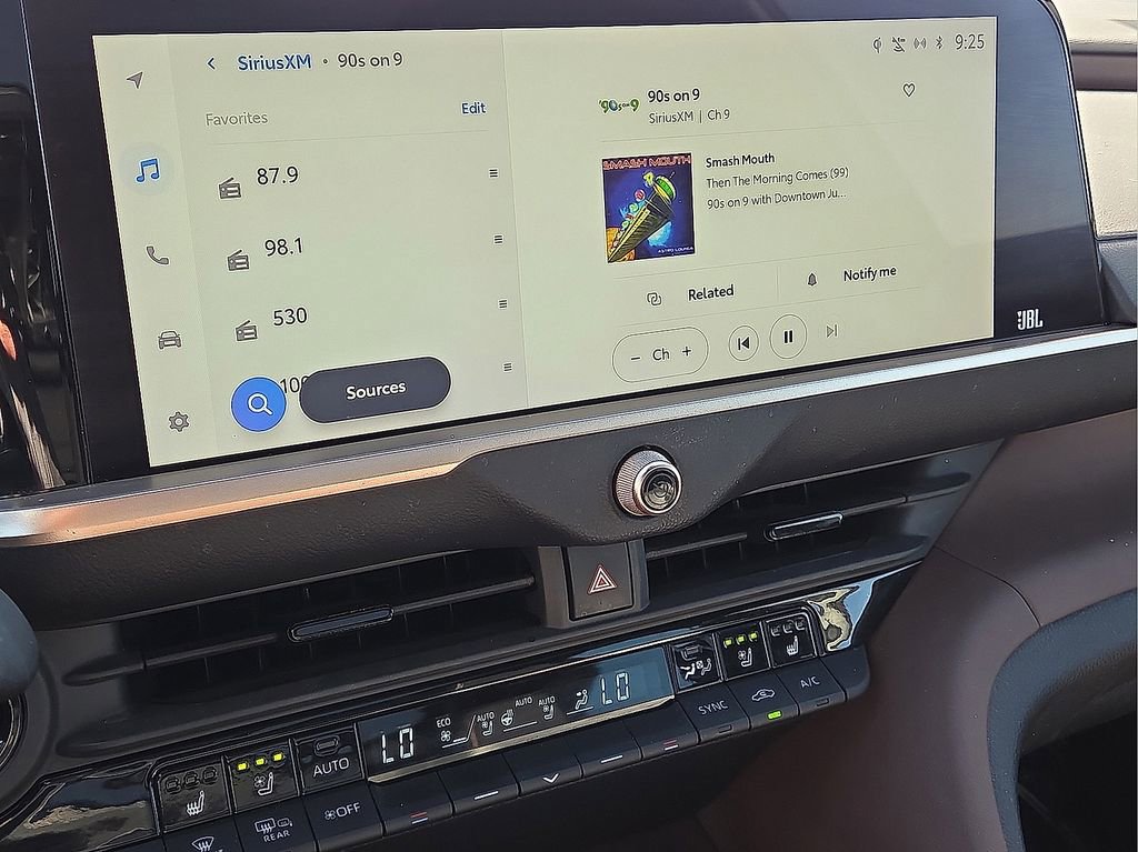 Used 2023 Toyota Crown Limited image 28