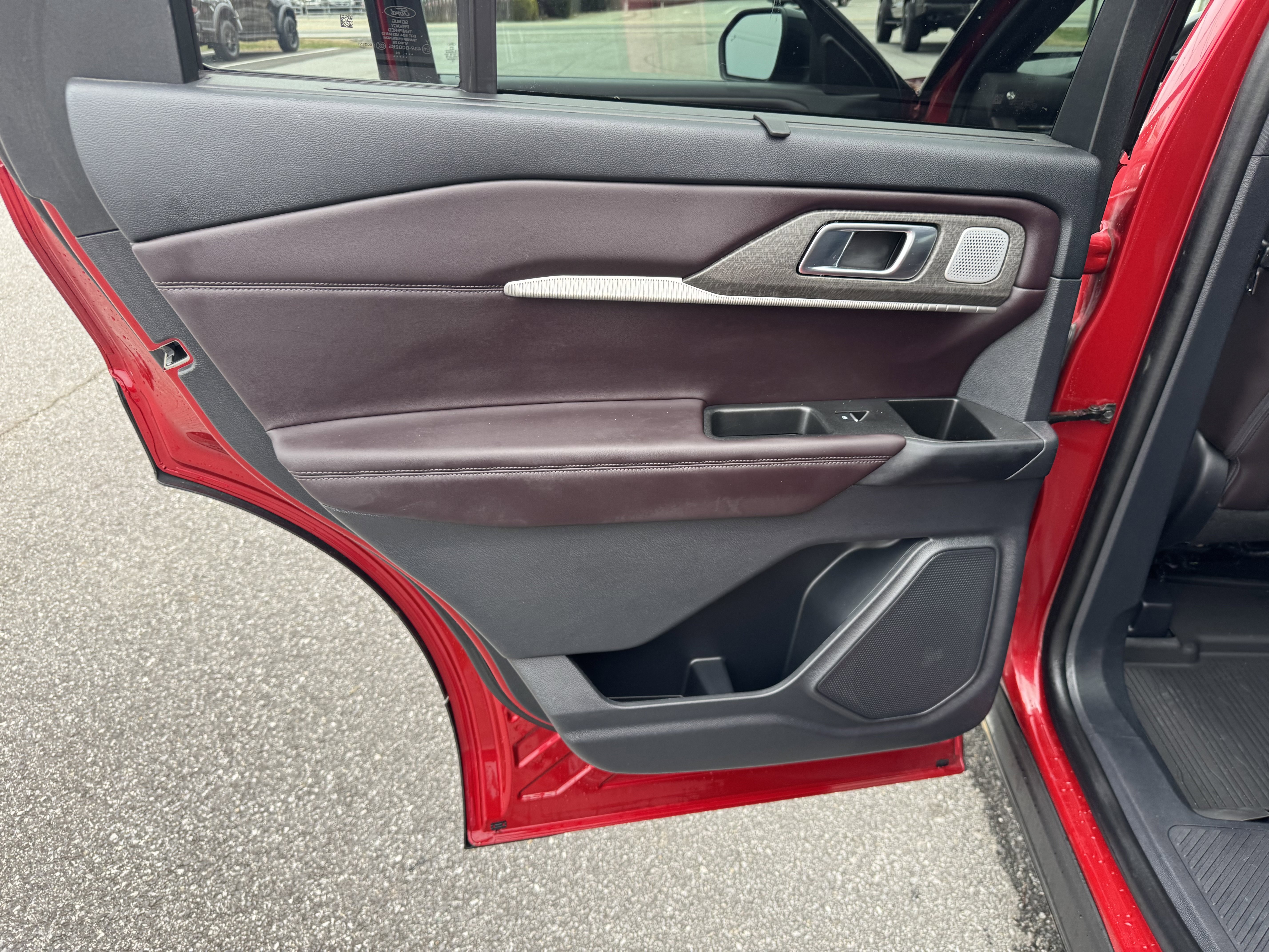 Used 2025 Ford Explorer Platinum image 8