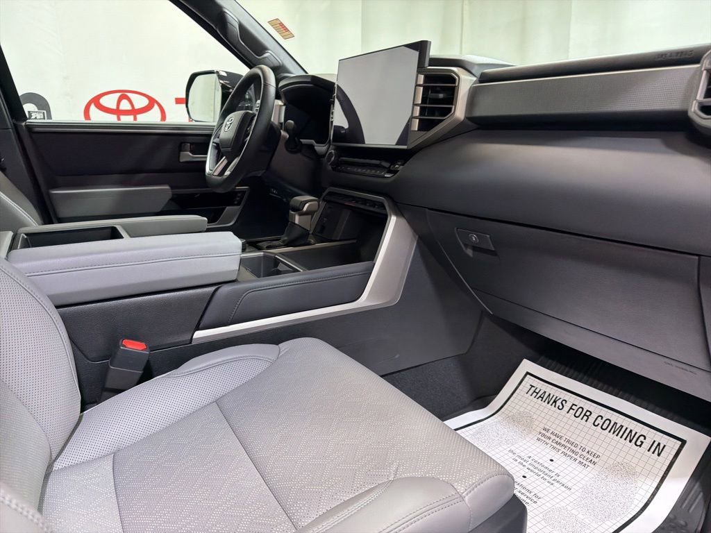 Used 2025 Toyota Tundra Limited AWD/4WD image 9