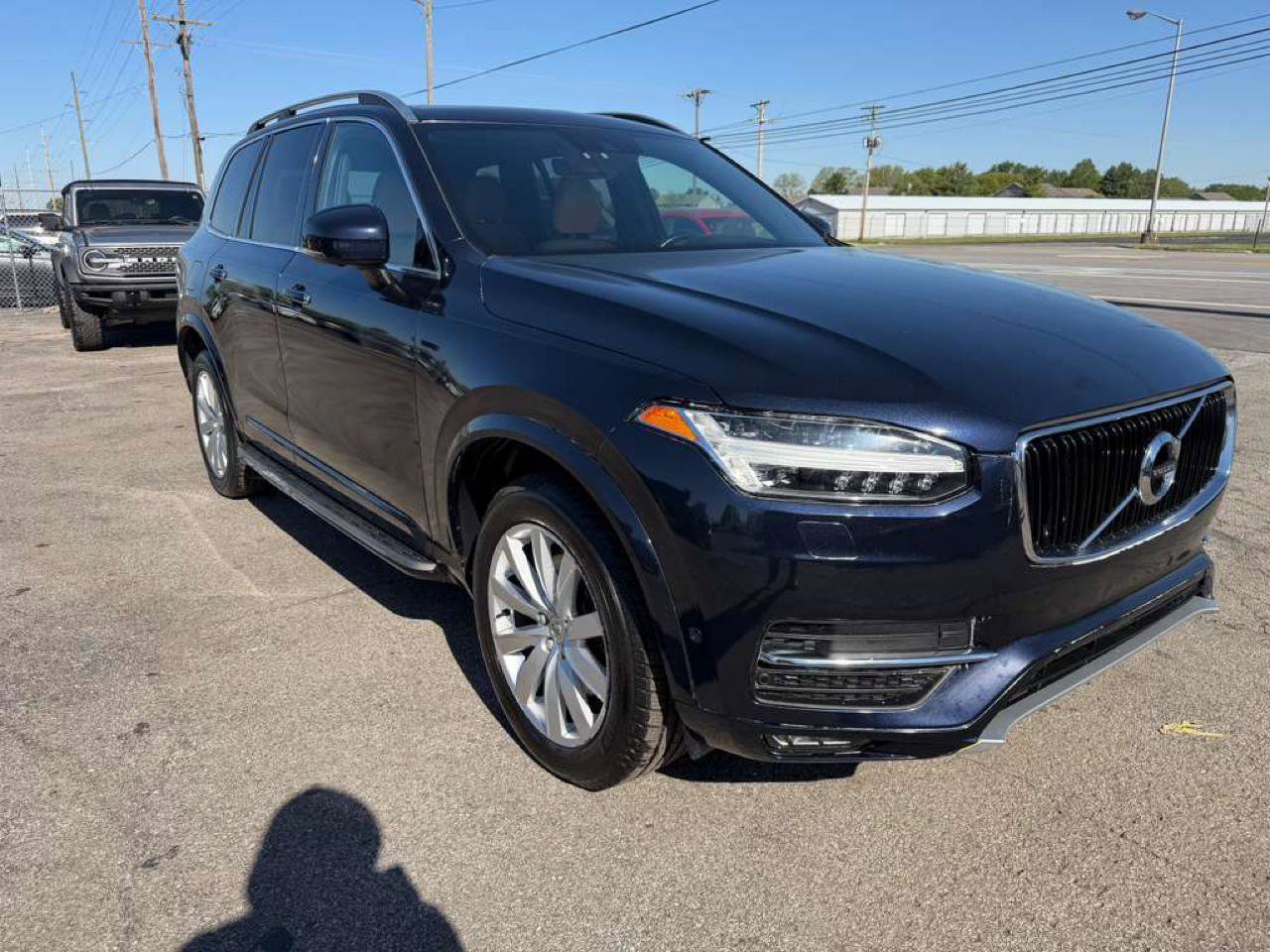 Used 2016 Volvo XC90 T6 Momentum w/ Momentum Plus Package AWD/4WD image 7
