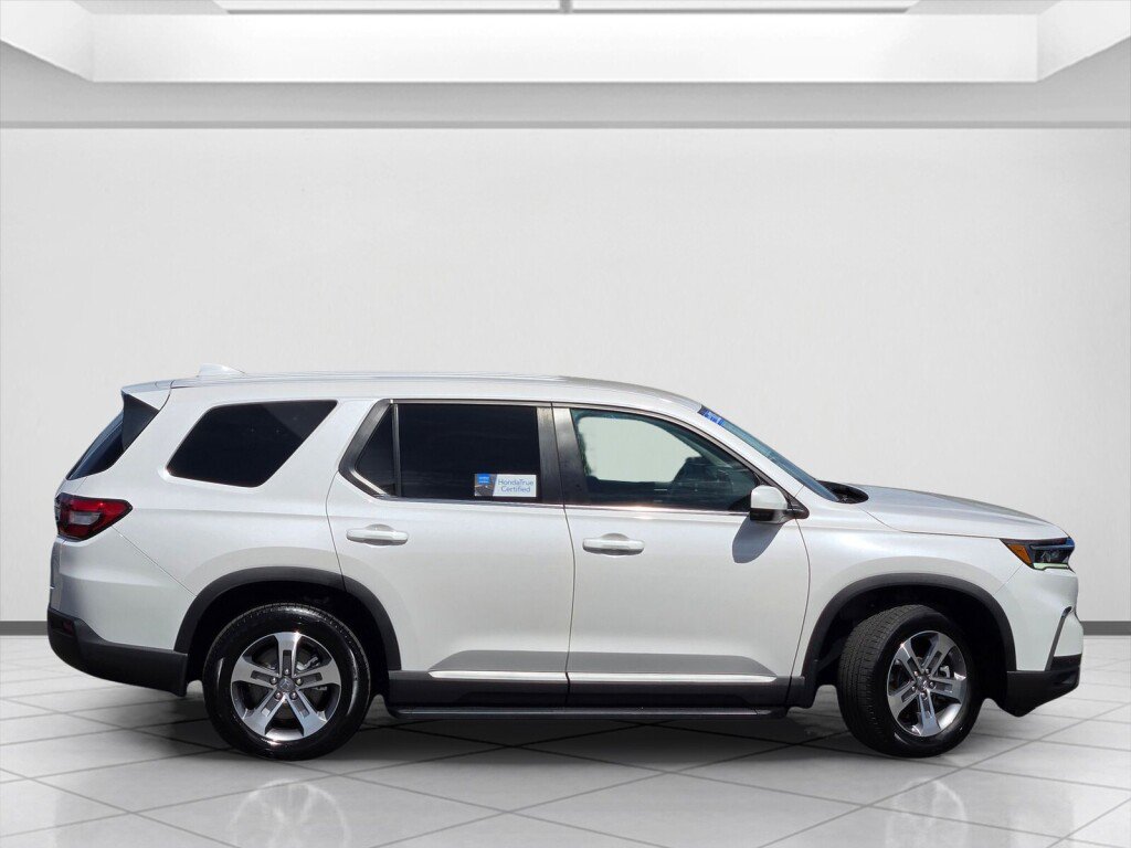 Certified 2025 Honda Pilot EX-L image 4